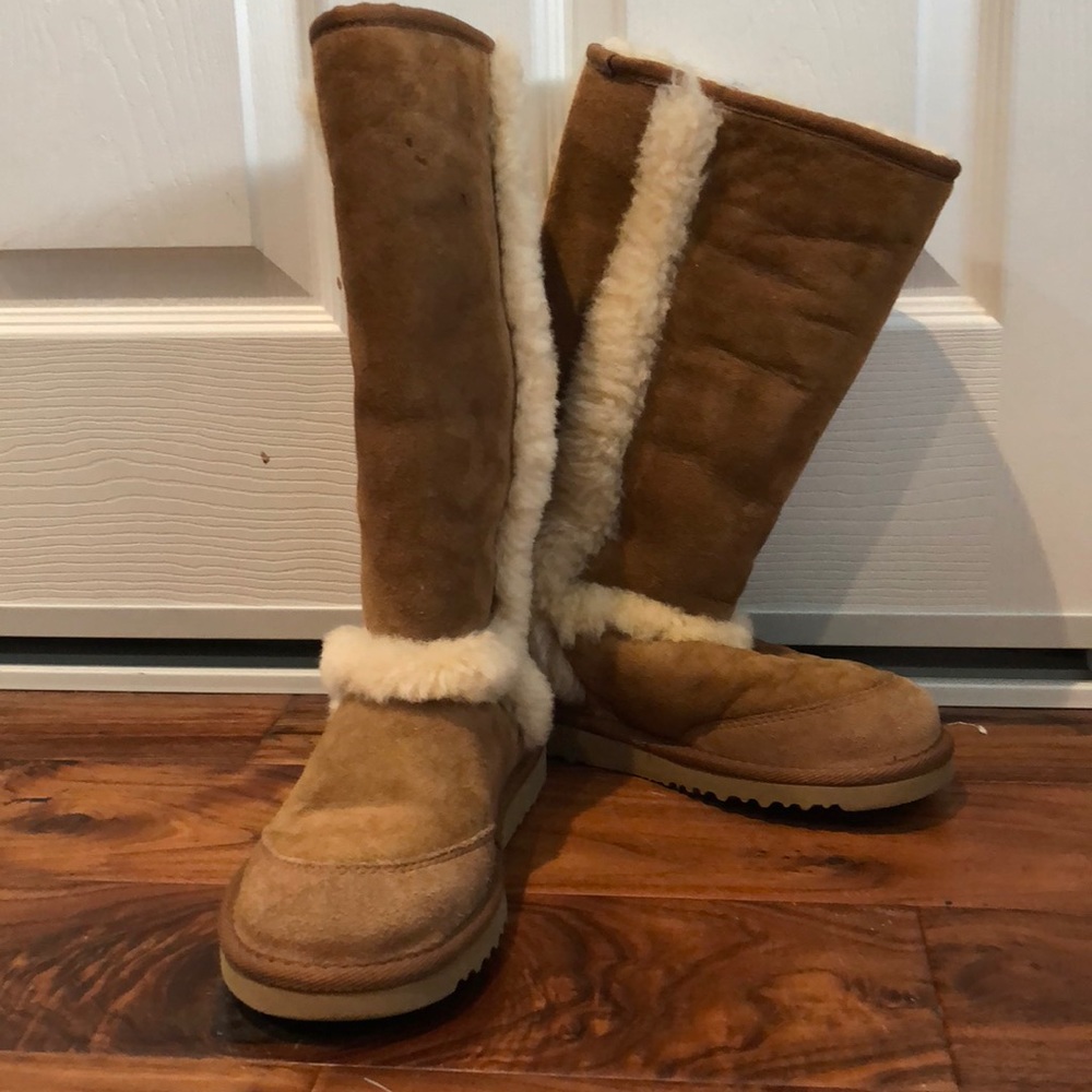 ALMOST NEW UGGS